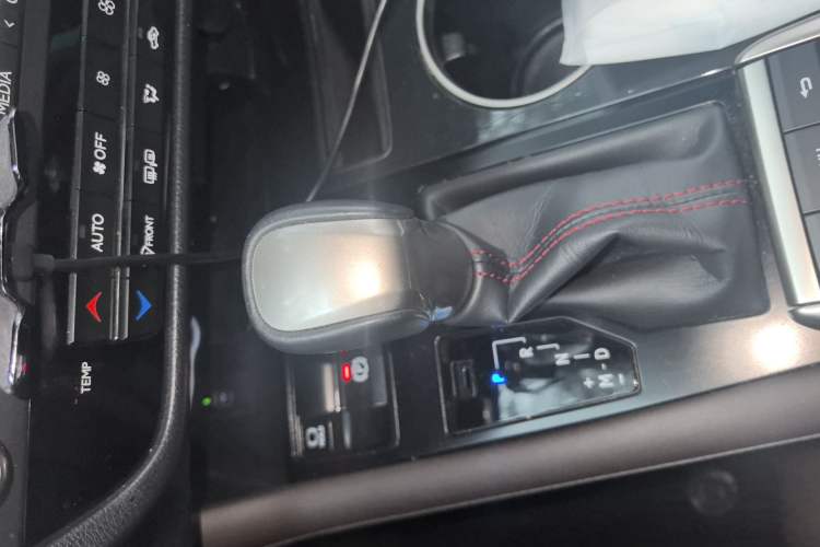 Used Lexus RX 2020 Facelifted 300 4x4 Elegant Edition Gear Lever