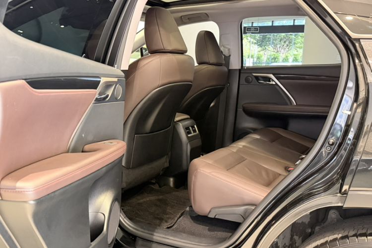 Used Lexus RX 2020 Facelifted 300 4x4 Elegant Edition Interior 2