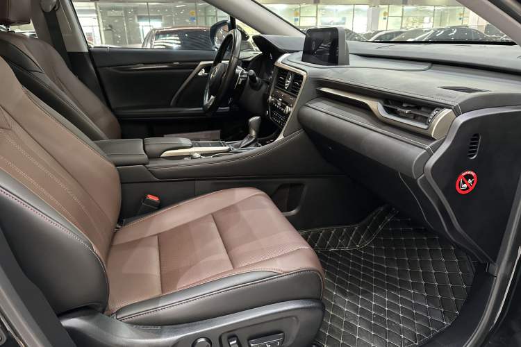Used Lexus RX 2020 Revised Version 300 Two-Wheel Drive Elite Edition Interior 2