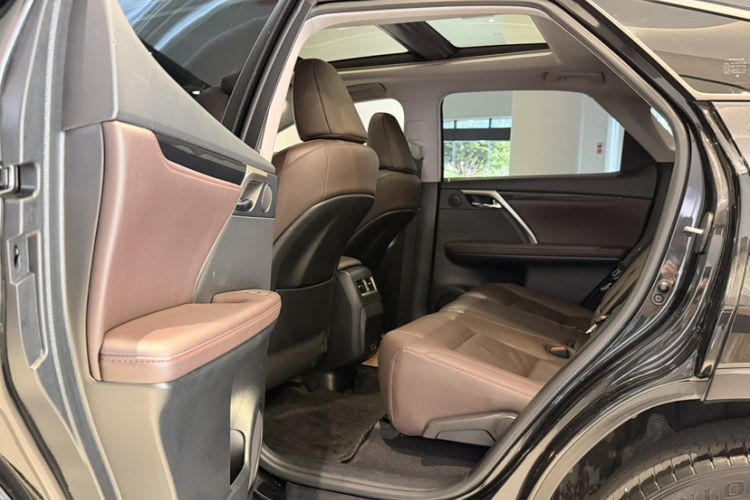 Used Lexus RX 2020 Facelifted 300 4x4 Elegant Edition Interior 3