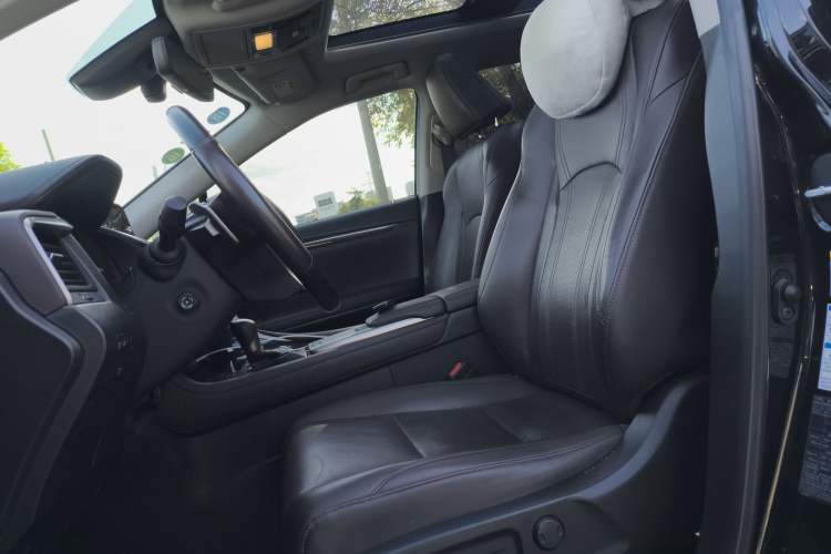 Used Lexus RX 2020 300 4x4 Elegant Edition China VI Left Front Seat