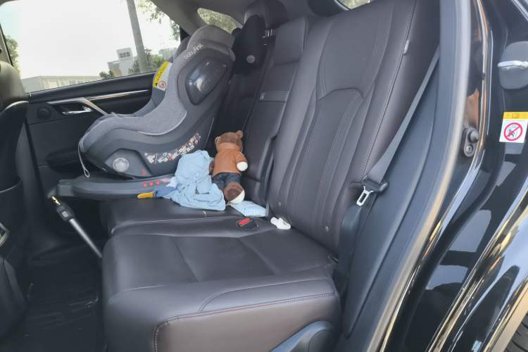 Used Lexus RX 2020 300 4x4 Elegant Edition China VI Left Rear Seat
