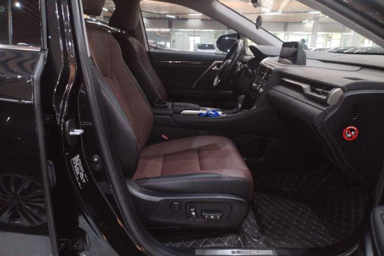 Used Lexus RX 2020 Revised Version 300 Two-Wheel Drive Elite Edition Right Front Seat
