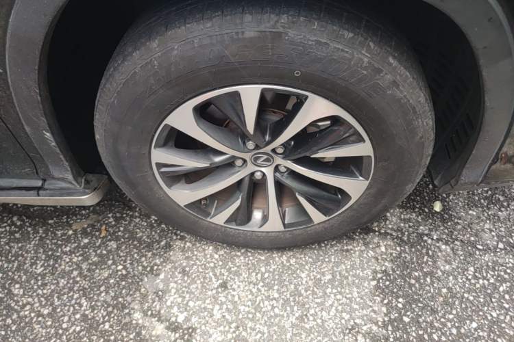 Used Lexus RX 2020 300 Two-Wheel Drive Elite Edition China VI Standard Right Front Wheel Hub