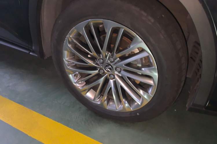 Used Lexus RX 2020 Revised Version 450hL Four-Wheel Drive Elegant Edition 7 Seats Right Front Wheel Hub