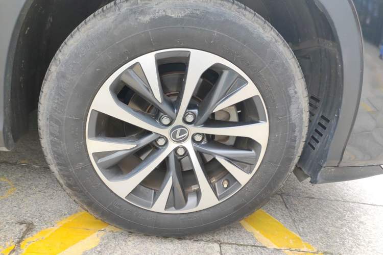 Used Lexus RX 2020 Revised Version 300 Two-Wheel Drive Elite Edition Right Front Wheel Hub