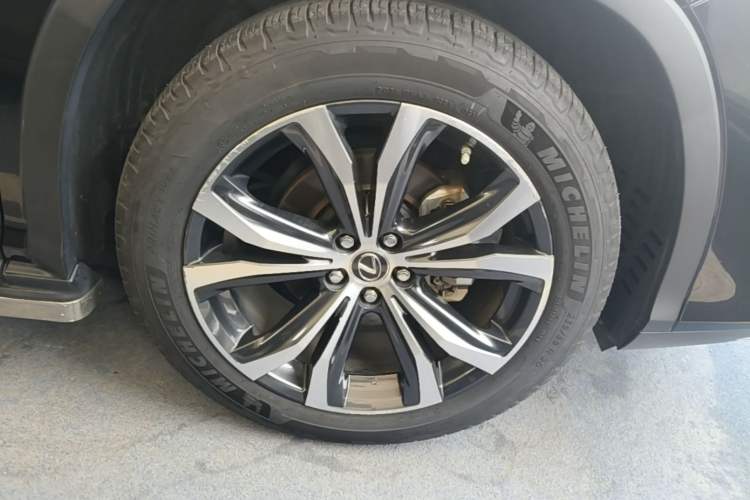 Used Lexus RX 2020 Facelifted 300 4x4 Elegant Edition Right Front Wheel Hub
