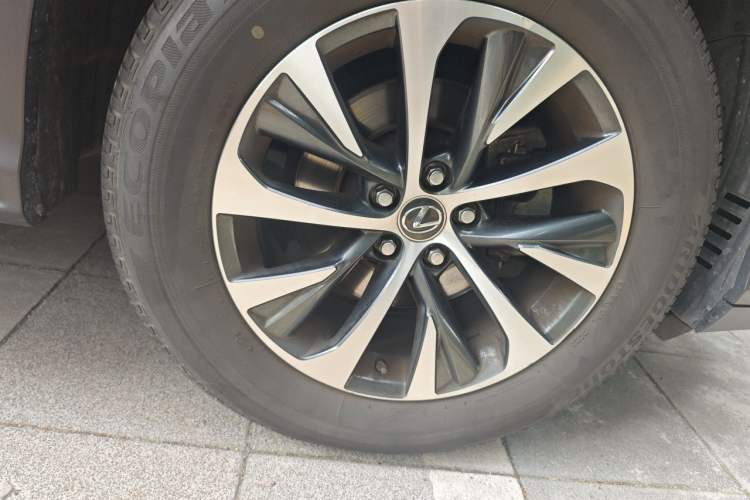 Used Lexus RX 2020 Revised Version 300 Two-Wheel Drive Comfort Edition Right Front Wheel Hub