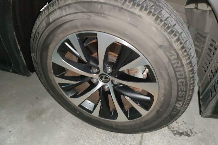 Used Lexus RX 2020 Revised Version 300 Two-Wheel Drive Elite Edition Right Front Wheel Hub