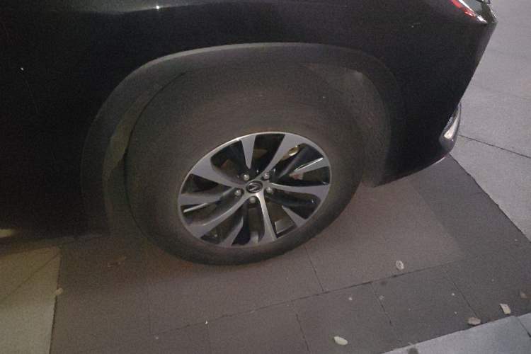 Used Lexus RX 2020 Revised Version 300 Two-Wheel Drive Elite Edition Right Front Wheel Hub