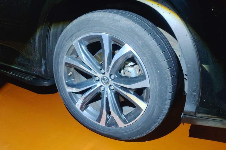 Used Lexus RX 2020 Facelifted 300 4x4 Elegant Edition Right Front Wheel Hub