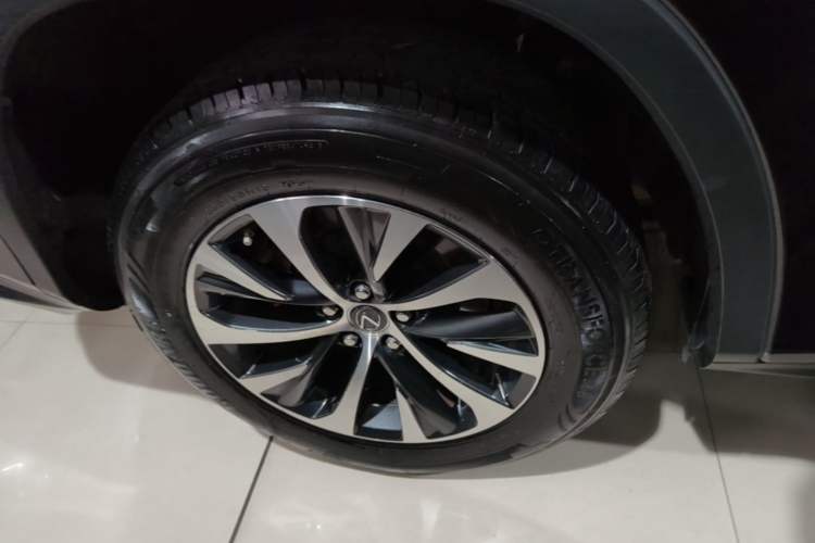 Used Lexus RX 2020 Revised Version 300 Two-Wheel Drive Elite Edition Right Rear Wheel Hub
