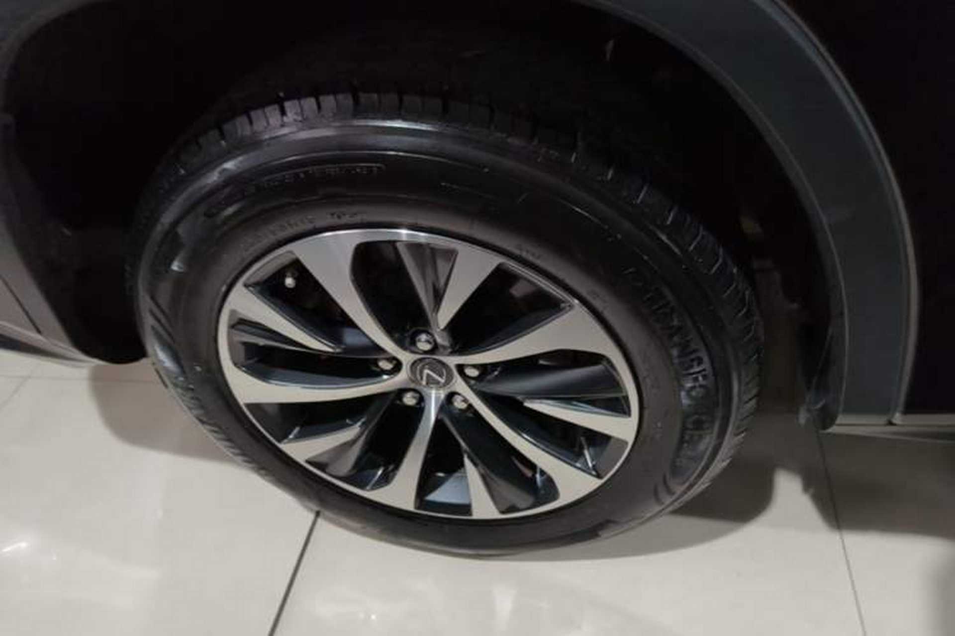 Used Lexus RX 2020 Revised Version 300 Two-Wheel Drive Elite Edition Right Rear Wheel Hub