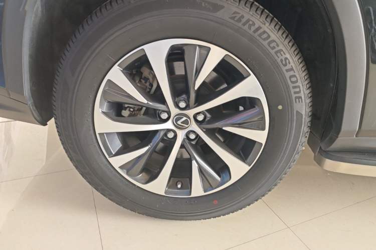 Used Lexus RX 2020 Revised Version 300 Two-Wheel Drive Elite Edition Right Rear Wheel Hub