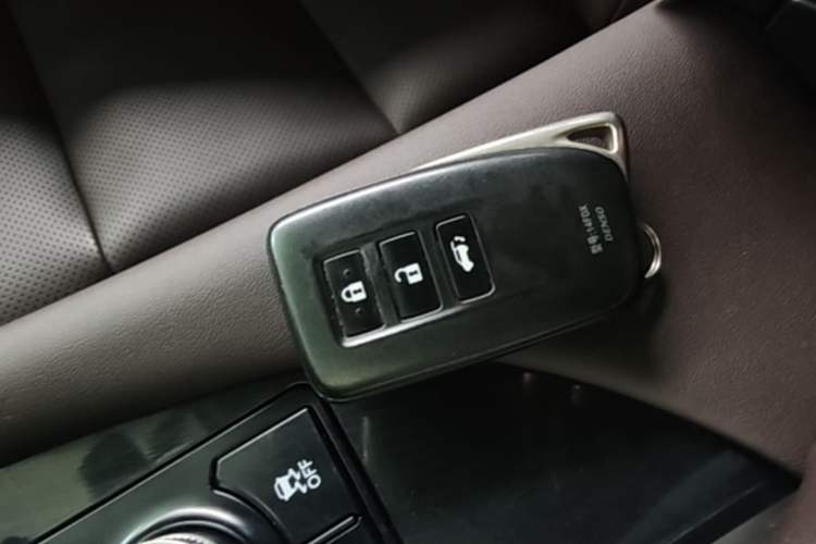 Used Lexus RX 2020 Facelifted 300 4x4 Elegant Edition Vehicle Key