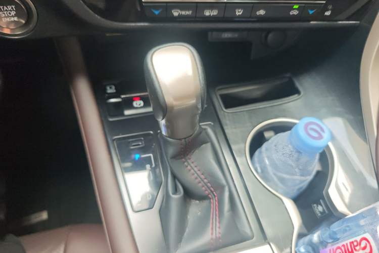 Used Lexus RX 2020 Facelifted 300 4x4 Elegant Edition Gear Lever