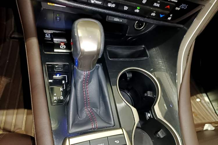 Used Lexus RX 2020 Facelifted 300 4x4 Elegant Edition Gear Lever