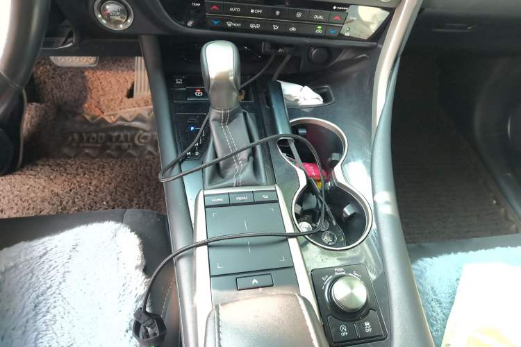 Used Lexus RX 2020 300 Two-Wheel Drive Comfort Edition China VI Standard Gear Lever