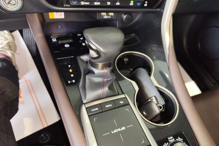 Used Lexus RX 2020 Revised Version 450hL Four-Wheel Drive Elegant Edition 7 Seats Gear Lever