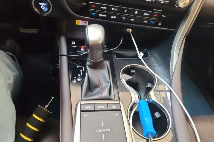 Used Lexus RX 2020 Revised Version 450hL Four-Wheel Drive Elegant Edition 7 Seats Gear Lever