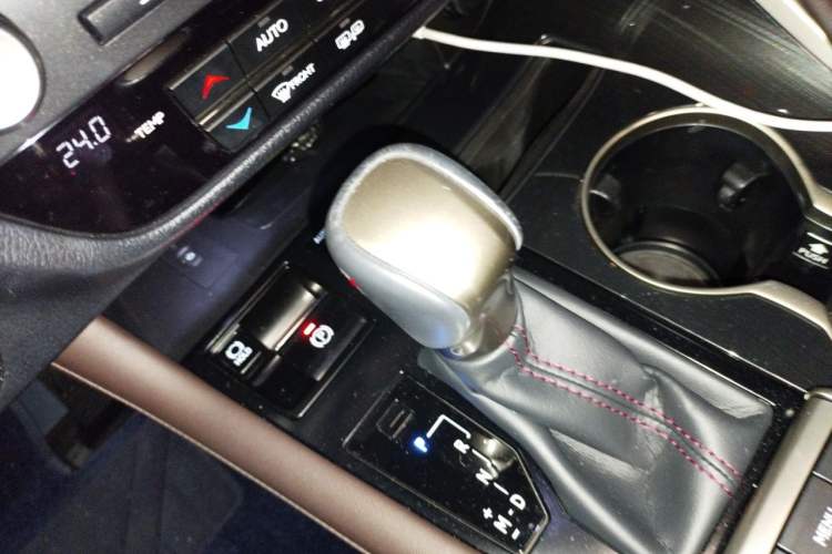 Used Lexus RX 2020 Facelifted 300 4x4 Elegant Edition Gear Lever