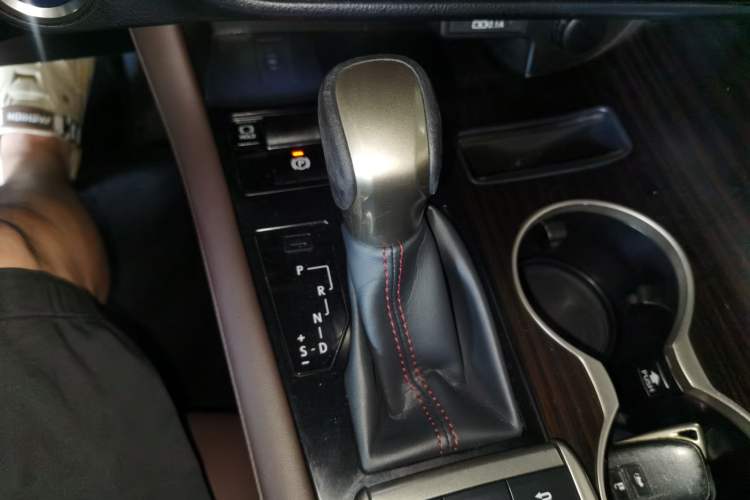 Used Lexus RX 2020 450hL Four-Wheel Drive Luxury Edition 6-Seater China VI Standard Gear Lever