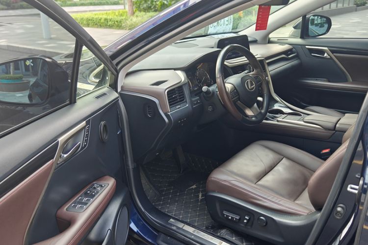 Used Lexus RX 2020 Facelifted 300 4x4 Elegant Edition Interior 2