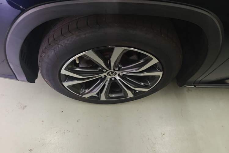 Used Lexus RX 2020 Facelifted 300 4x4 Elegant Edition Left Front Wheel Hub