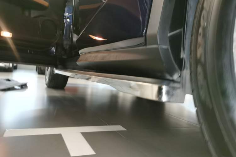 Used Lexus RX 2020 300 4x4 Elegant Edition China VI Left Side Sill