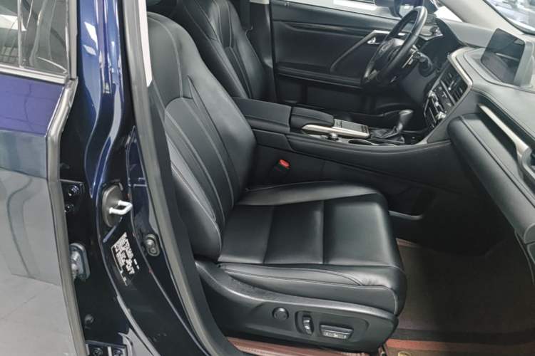 Used Lexus RX 2020 Revised Version 300 Two-Wheel Drive Elite Edition Right Front Seat