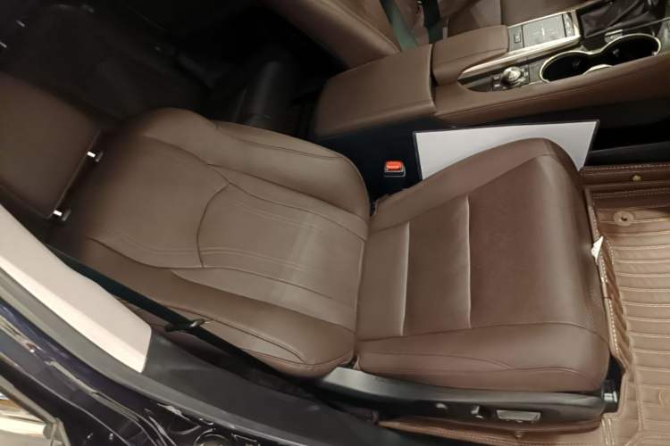Used Lexus RX 2020 Facelifted 300 4x4 Elegant Edition Right Front Seat