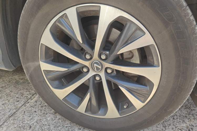 Used Lexus RX 2020 Revised Version 300 Two-Wheel Drive Elite Edition Right Front Wheel Hub