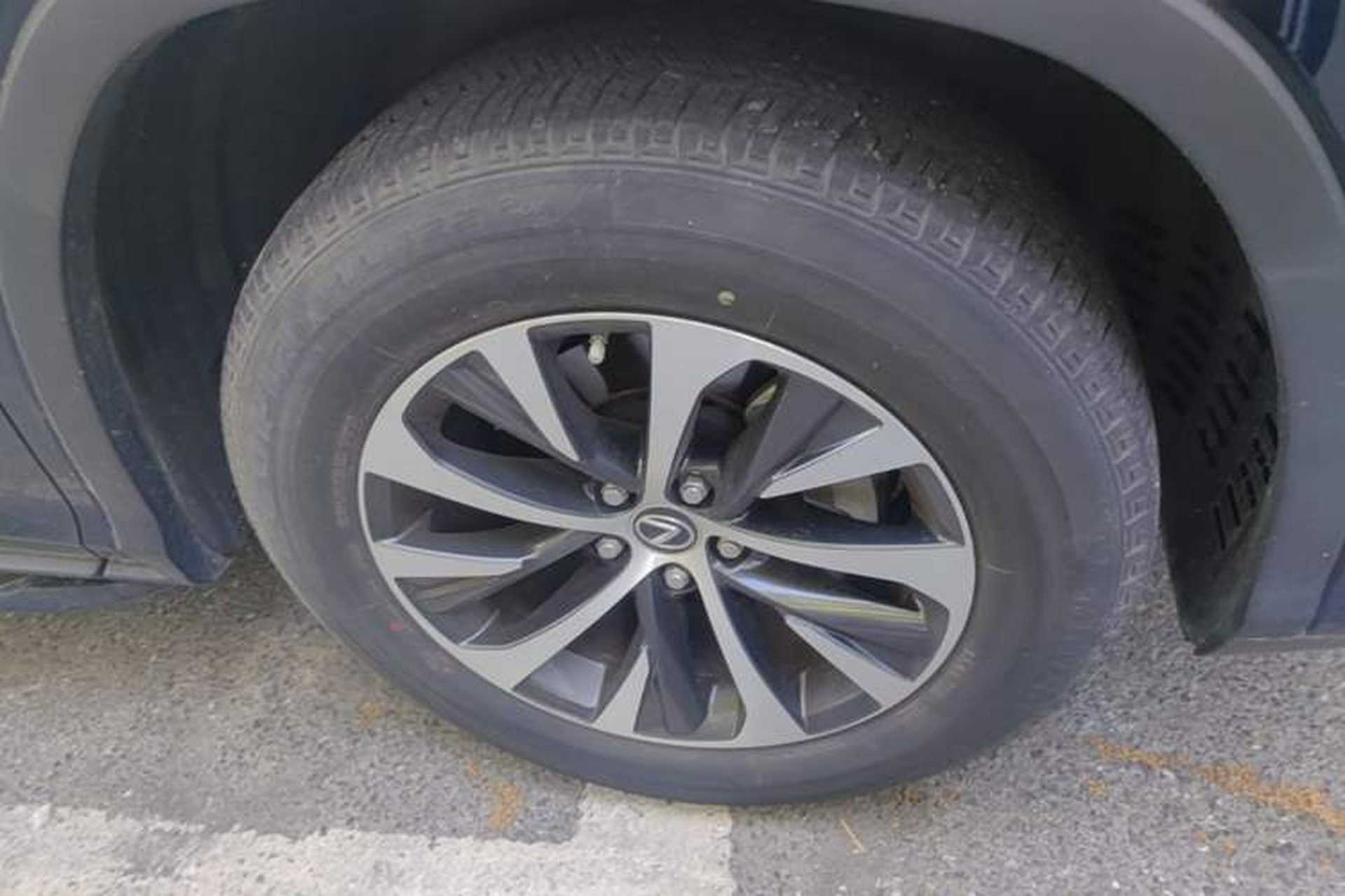 Used Lexus RX 2020 Revised Version 300 Two-Wheel Drive Elite Edition Right Front Wheel Hub