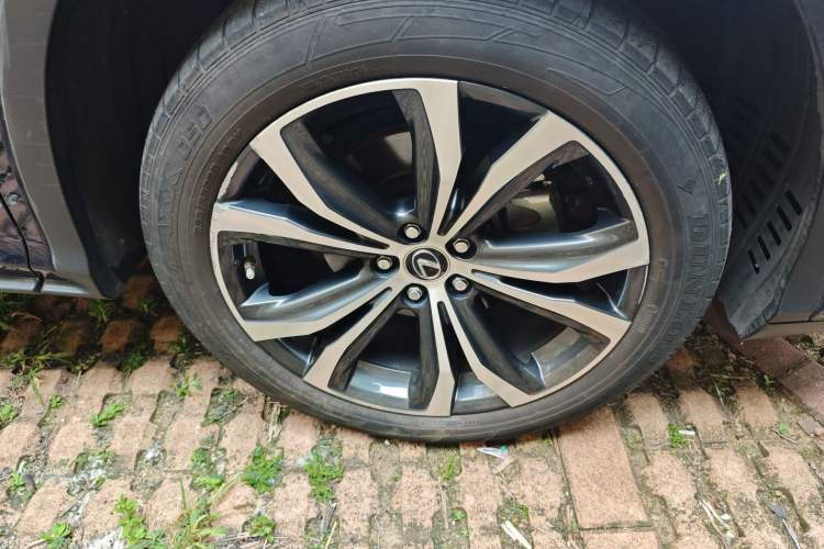 Used Lexus RX 2020 Facelifted 300 4x4 Elegant Edition Right Front Wheel Hub