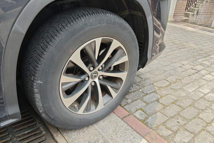 Used Lexus RX 2020 Revised Version 300 Two-Wheel Drive Elite Edition Right Front Wheel Hub