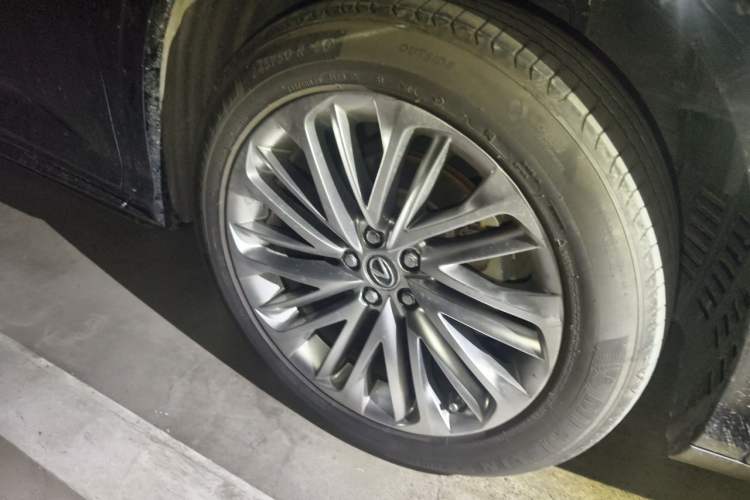 Used Lexus RX 2020 450hL Four-Wheel Drive Luxury Edition 6-Seater China VI Standard Right Front Wheel Hub