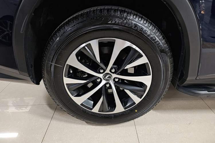 Used Lexus RX 2020 Revised Version 300 Two-Wheel Drive Elite Edition Right Rear Wheel Hub