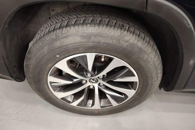 Used Lexus RX 2020 Revised Version 300 Two-Wheel Drive Elite Edition Right Rear Wheel Hub