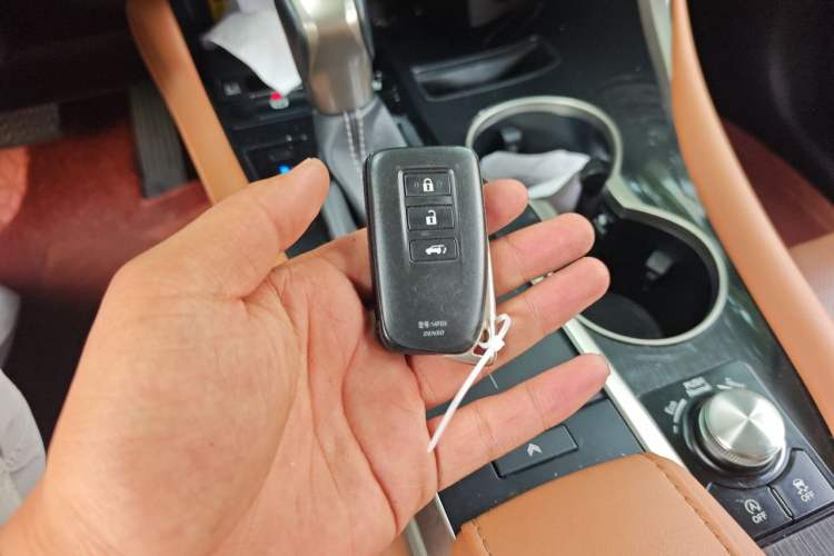 Used Lexus RX 2020 Facelifted 300 4x4 Elegant Edition Vehicle Key
