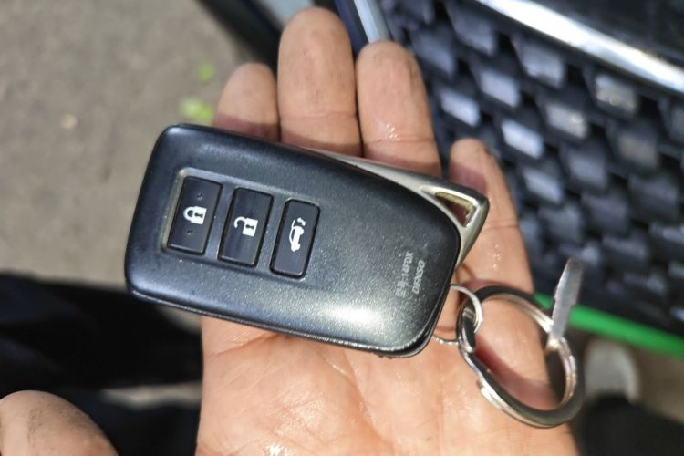 Used Lexus RX 2020 Facelifted 300 4x4 Elegant Edition Vehicle Key