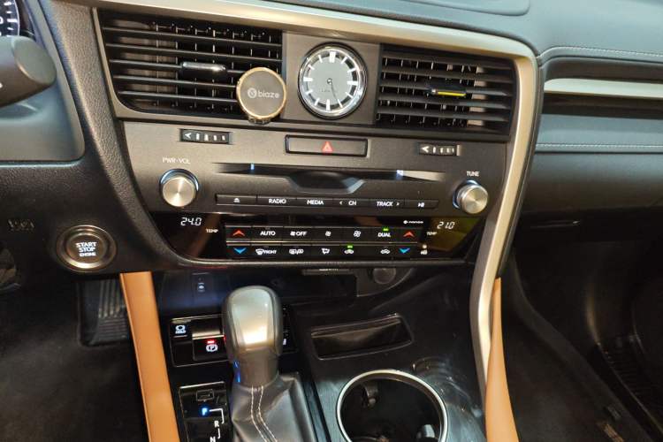 Used Lexus RX 2020 300 Two-Wheel Drive Comfort Edition China VI Standard Audio And AC Panel