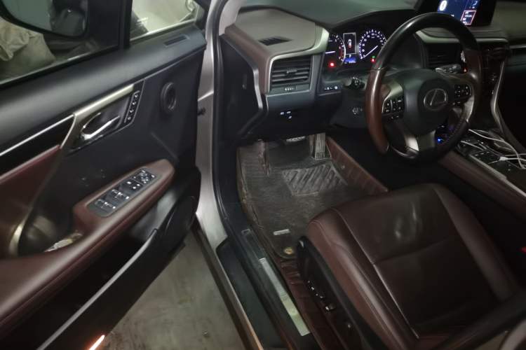Used Lexus RX 2020 300 4x4 Elegant Edition China VI Driver Seat