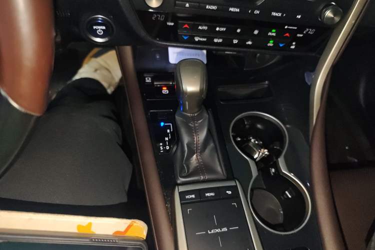 Used Lexus RX 2020 450h Four-Wheel Drive Elegant Edition China VI Standard Gear Lever