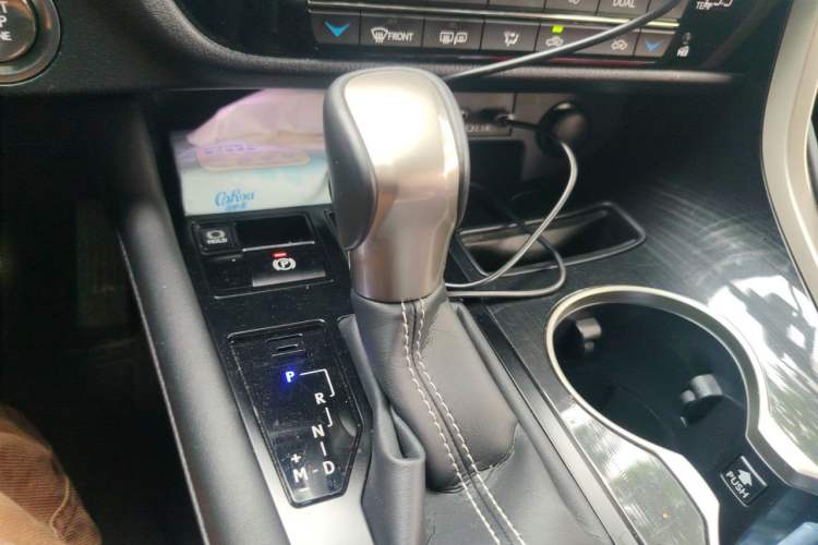 Used Lexus RX 2020 Revised Version 300 Two-Wheel Drive Elite Edition Gear Lever