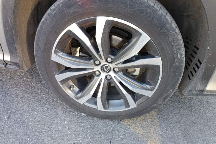 Used Lexus RX 2020 Facelifted 300 4x4 Elegant Edition Right Front Wheel Hub