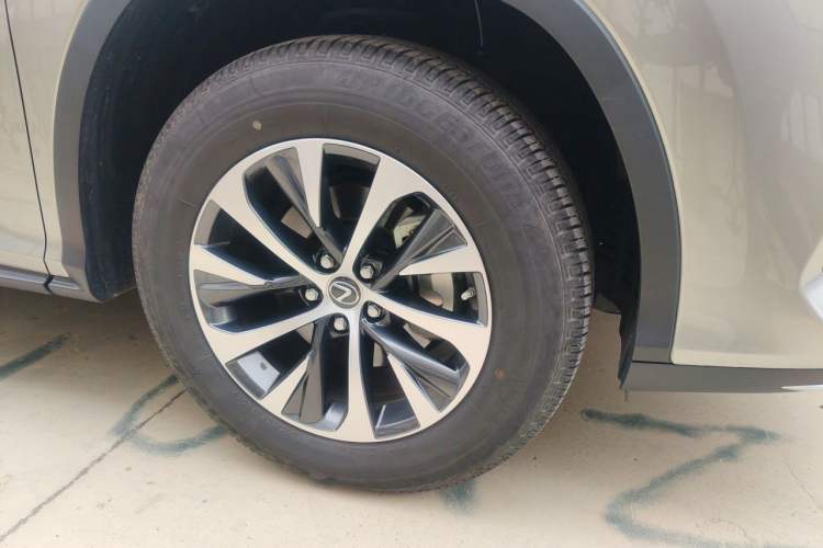 Used Lexus RX 2020 Revised Version 300 Two-Wheel Drive Elite Edition Right Front Wheel Hub