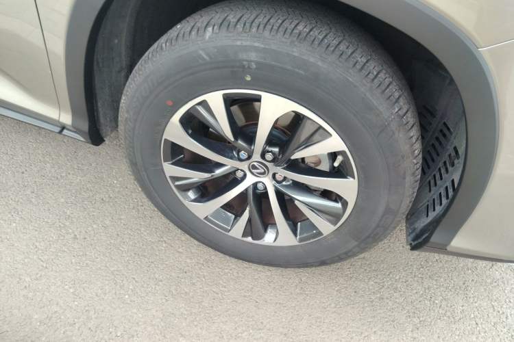 Used Lexus RX 2020 Revised Version 300 Two-Wheel Drive Elite Edition Right Front Wheel Hub