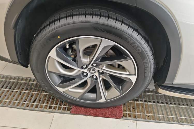 Used Lexus RX 2020 300 Two-Wheel Drive Elite Edition China VI Standard Right Rear Wheel Hub