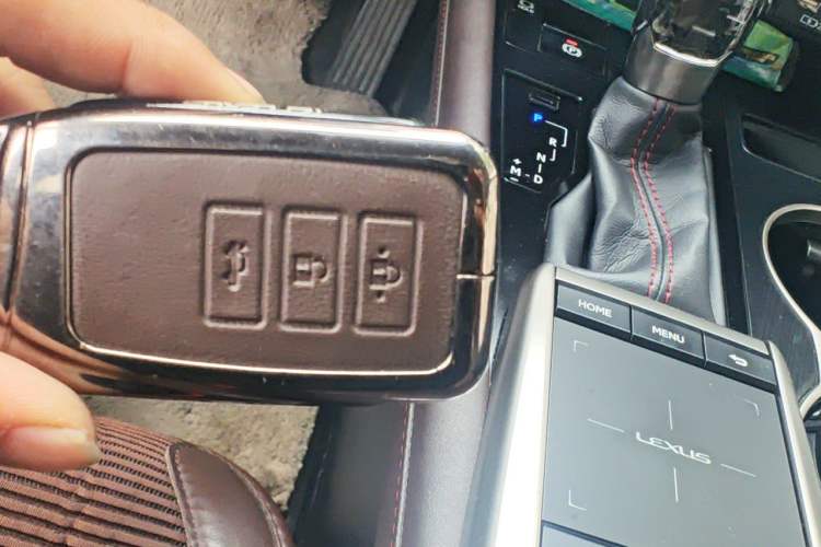 Used Lexus RX 2020 Facelifted 300 4x4 Elegant Edition Vehicle Key