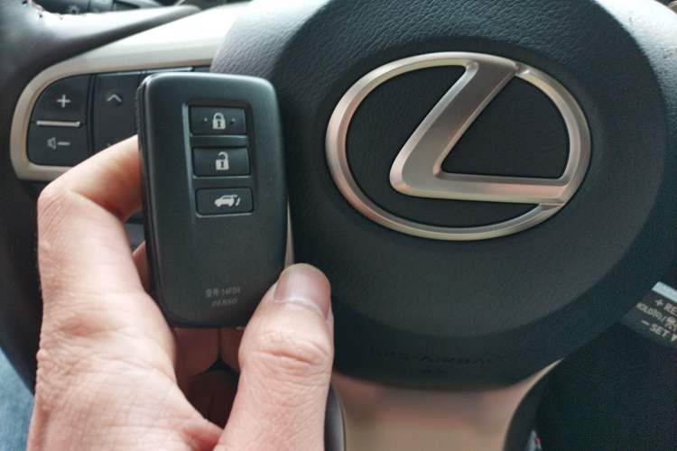 Used Lexus RX 2020 Facelifted 300 4x4 Elegant Edition Vehicle Key